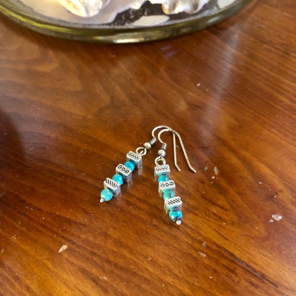 BRAND UNKNOWN|SILVER AND TURQUOISE EARRING|NS
